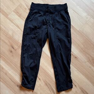 🍋Lululemon Dance Studio Crop *25"